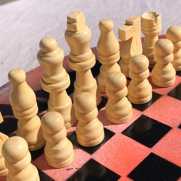 Vinyl Chess Set - Ultra Red Pink - Picture 4 of 9